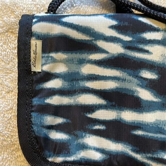 Eddie Bauer Travel Crossbody Wallet. - Picture 2 of 7
